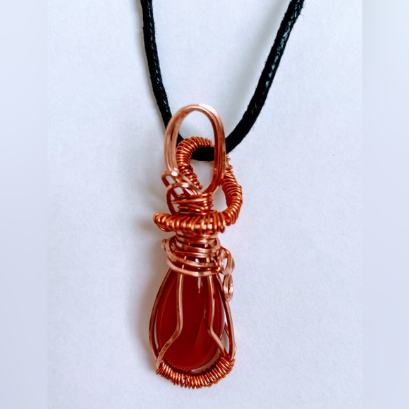 Natural red jade wirewrapped pendant necklace - Picture 2 of 5